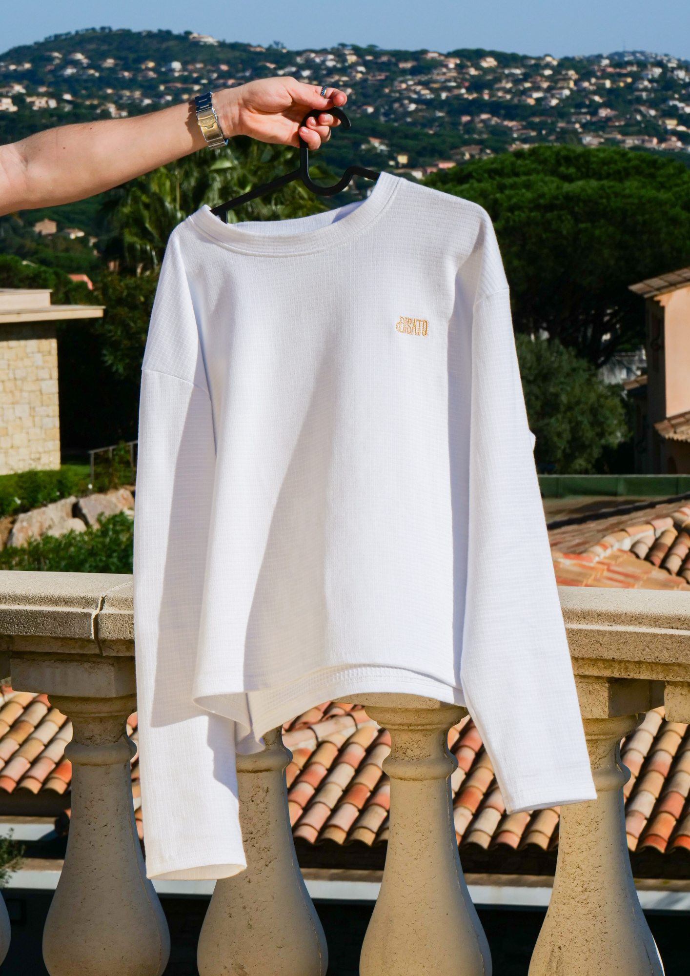 Plongez dans l'histoire captivante de Maison DISATO, une marque de vêtements française qui puise son inspiration dans les paysages ensoleillés de la Provence.